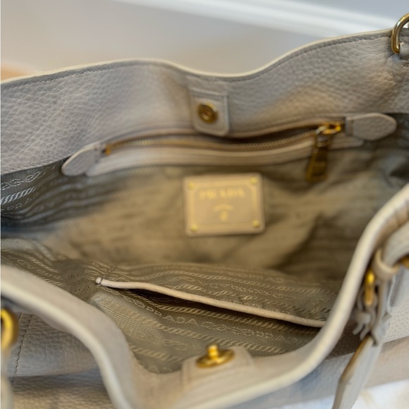 Cream leather Prada purse - Picture 2 of 4